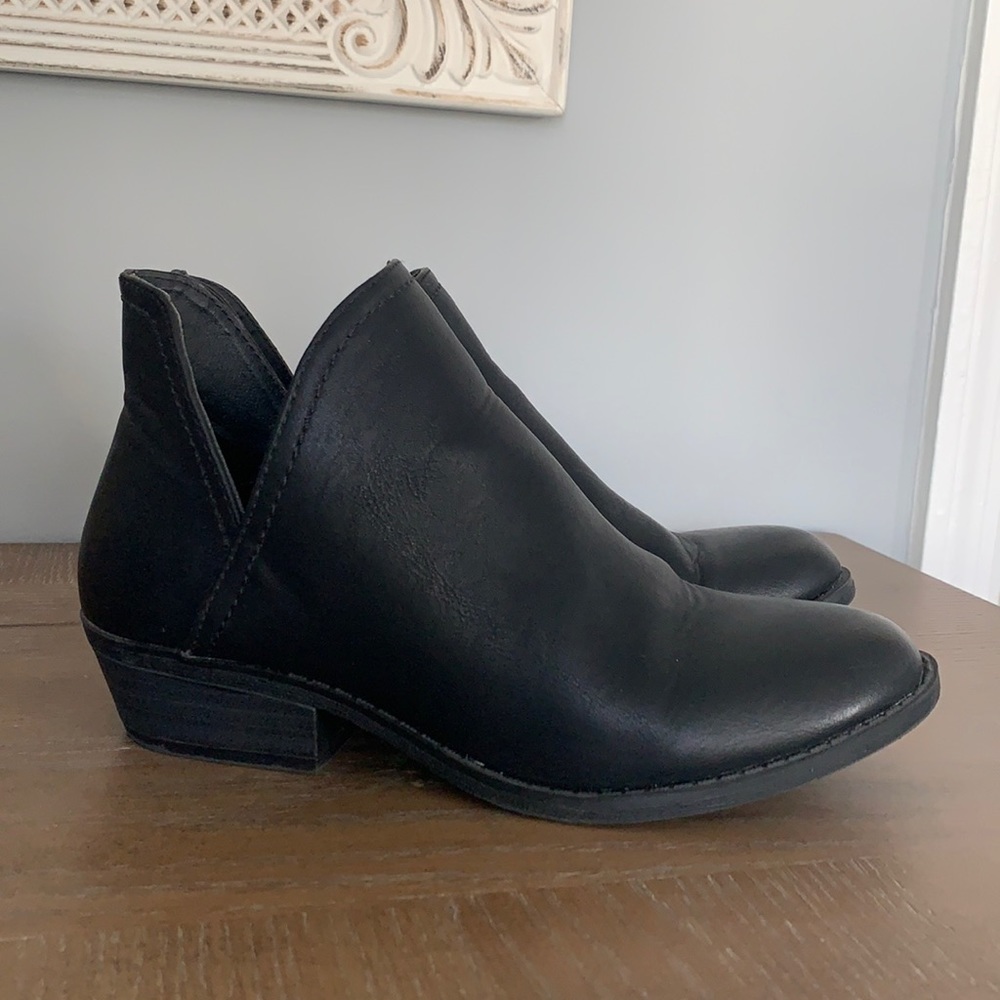 Universal Thread black ankle booties